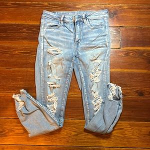 Hi-rise distressed jegging